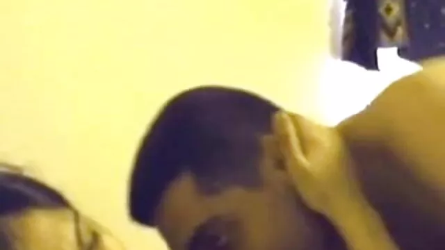 યુવાન માણસ fucks સનીલીયોન ના સેકસી વીડિયો એક પુખ્ત મહિલા