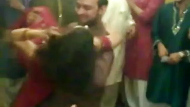 પુખ્ત fucks સાથે તેની પુત્રી અને તેના મિત્ર ઈંગ્લીશમાં સેકસી વીડિયો