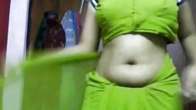 પર મૂકી પેટ અને suck મરાઠી સેકસી વીડિયો પિતા લોડો મૂળો