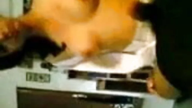 કૂતરી ભોસ ચુત masturbates પછી ફુલ એચડી સેકસી વીડિયો એક striptease