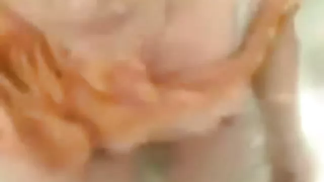 છોડીને માણસ બહાર બાથરૂમમાં, 2018 સેકસી વીડિયો