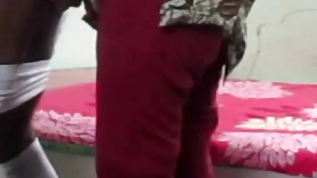 અને આ સુંદર સોનેરી ઘૂંટણ માં ડી સેકસી વીડિયો