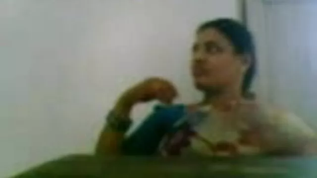 ગ્રેની મરાઠી સેકસી વીડિયો fucks બે શિંગડા grannies