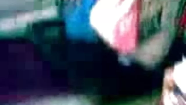 રાંડ fucks વૈકલ્પિક તેના ઈંગ્લીશમાં સેકસી વીડિયો મિત્ર અને માણસ કાર છોડી.