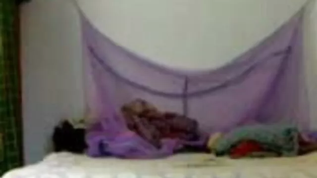 કાળા વાળ વાળી છોકરી સાથે fucks એક એચડી સેકસી વીડિયો બાલ્ડ વ્યક્તિ પર sucks એક ધ્રુવ અને શો ટીવી,