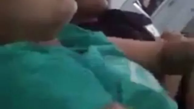 ત્રણ સેકસી વીડિયો જોવા માટે માણસ sluts ટોટી suck લેવા અને દૂધ માં ચહેરો